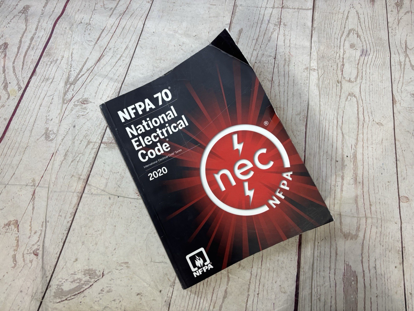 NFPA 70 National Electrical Code 2020 Edition Paperback USA (PLEASE READ NOTE)