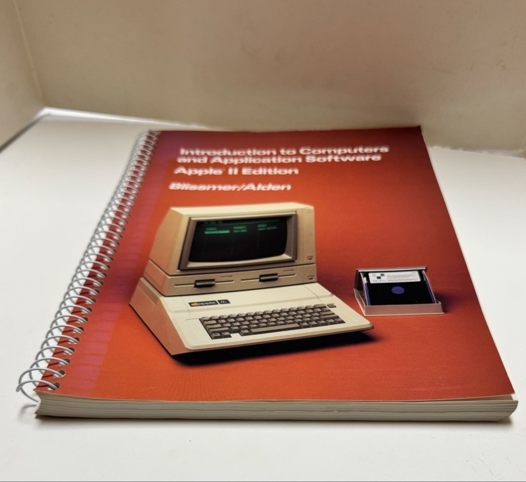 Introduction to Computers and Application Software Apple II Edition (1987)